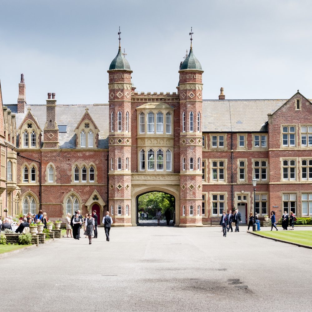 Board england. Rossall. School. Uk School. Элитная школа сколько стоит обучение.